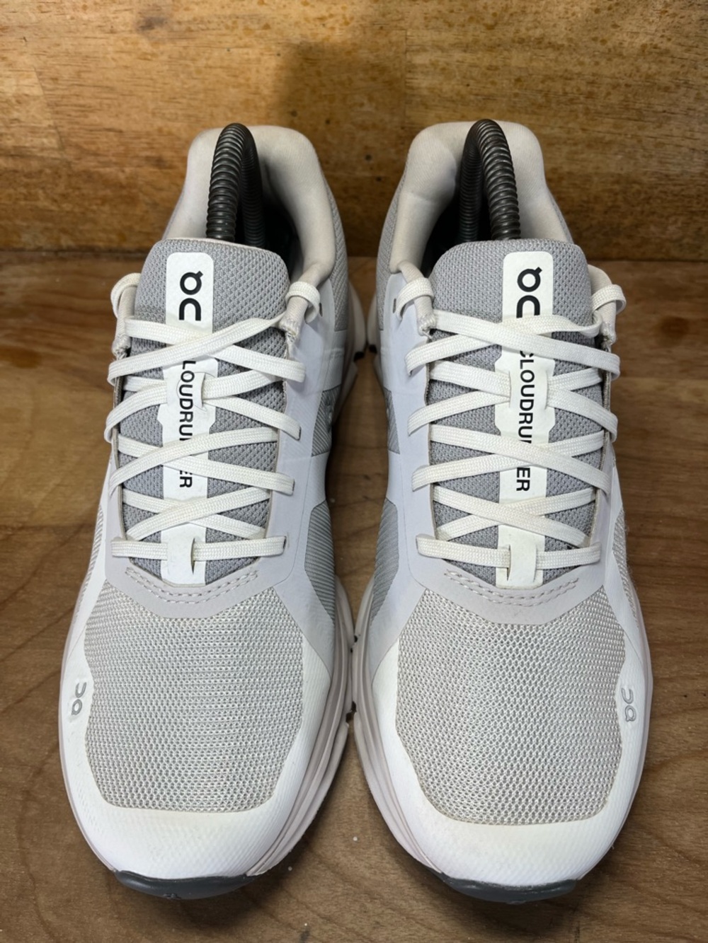 On CloudRunner REFLECTIVE Womens Sz 8.5 Wide Running Shoes Sneakers White Frost - Picture 3 of 11
